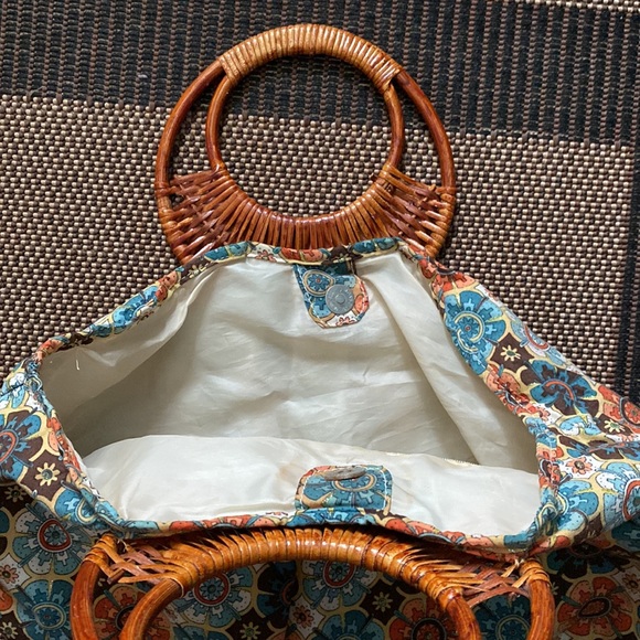 Light summer purse flower details wicker handle - Picture 3 of 11